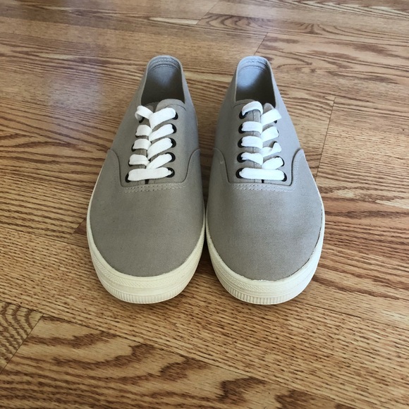 American Eagle Low Cut Shoes - Picture 2 of 7